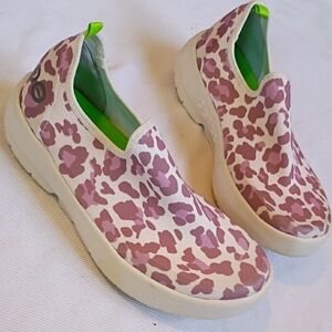 Oofos Oomg Purple Leopard Print Slip-on Sneakers EU 37